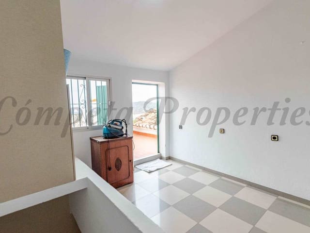 Image No.13-5 Bed Townhouse for sale