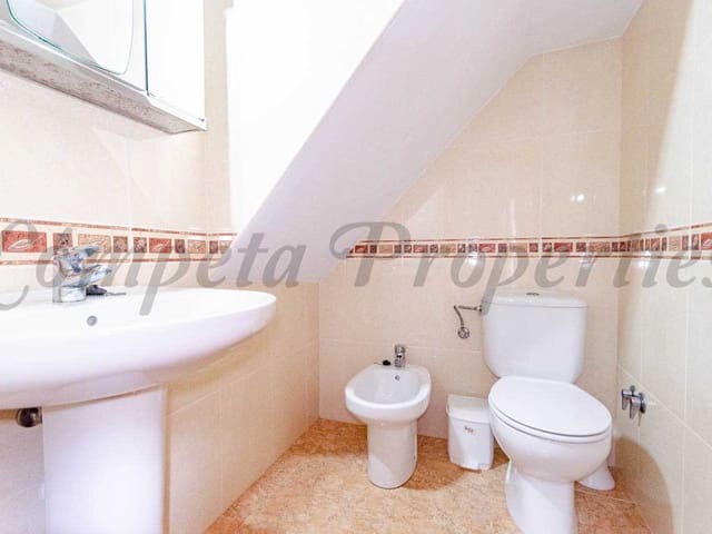 Image No.8-5 Bed Townhouse for sale