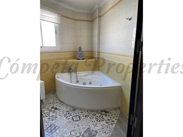 Image No.11-5 Bed Townhouse for sale