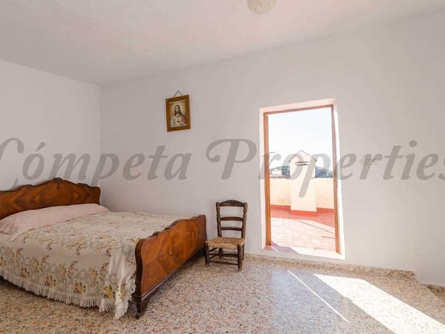 Image No.13-3 Bed Townhouse for sale