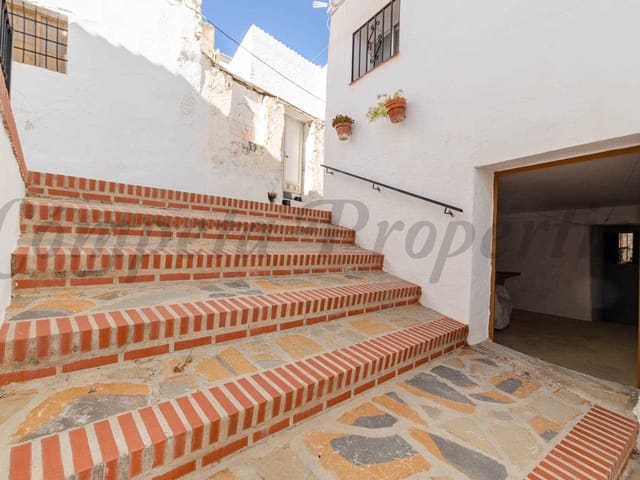 Image No.19-3 Bed Townhouse for sale