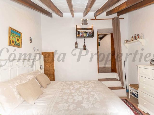 Image No.11-2 Bed Townhouse for sale