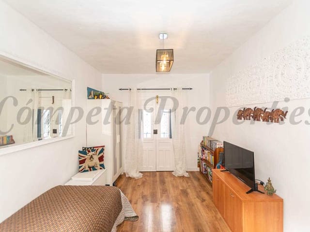 Image No.13-2 Bed Townhouse for sale