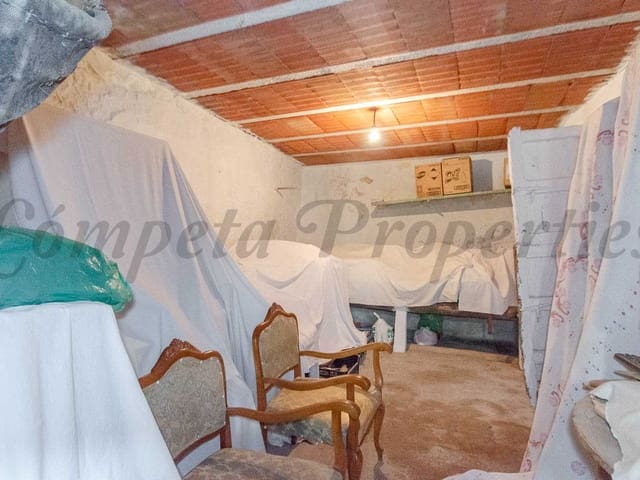 Image No.19-3 Bed Townhouse for sale