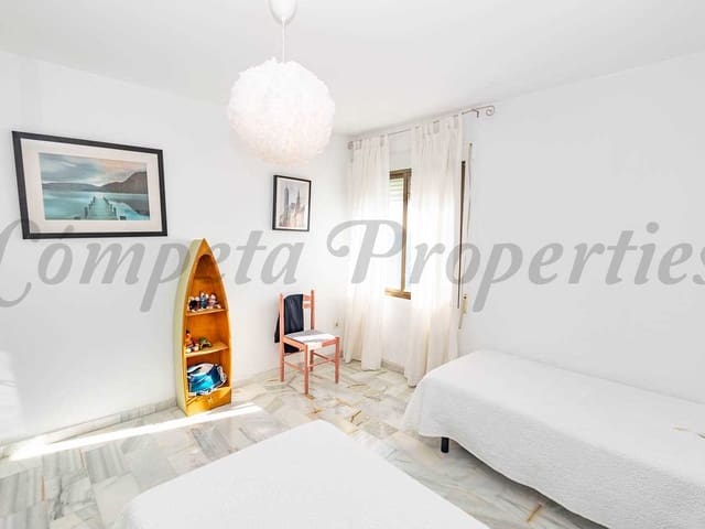 Image No.12-3 Bed Apartment for sale