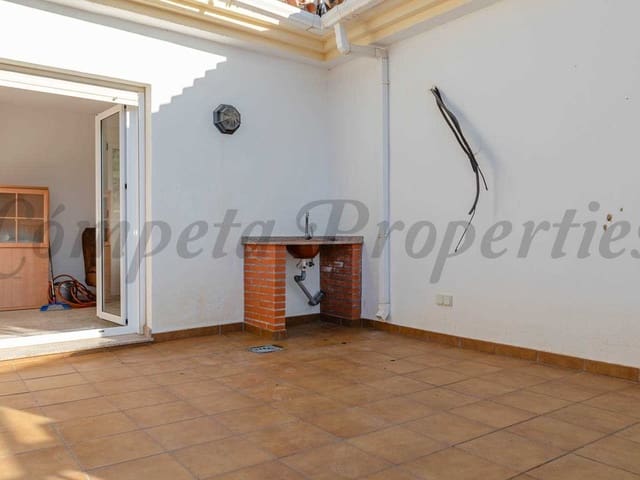 Image No.13-3 Bed Townhouse for sale