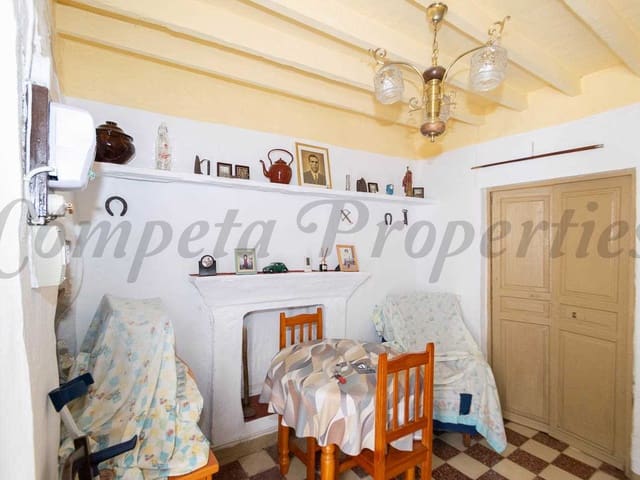 Image No.9-2 Bed Townhouse for sale