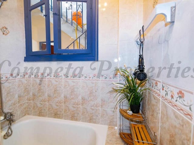 Image No.10-1 Bed Townhouse for sale