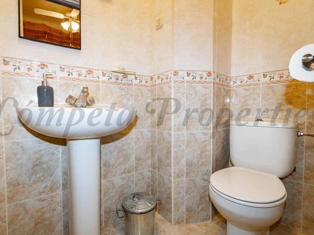 Image No.9-1 Bed Townhouse for sale