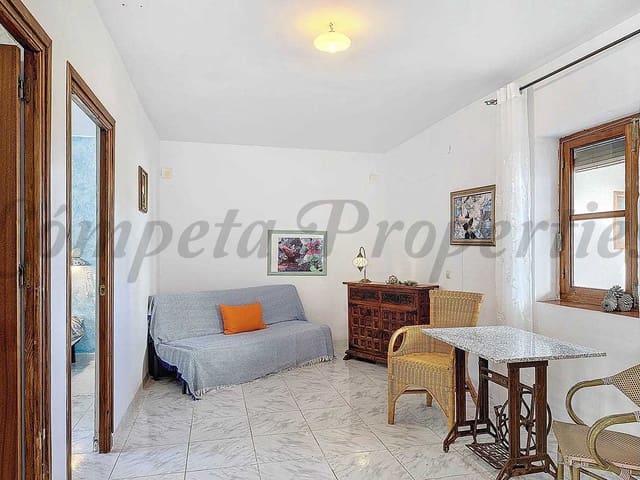 Image No.10-8 Bed Property for sale