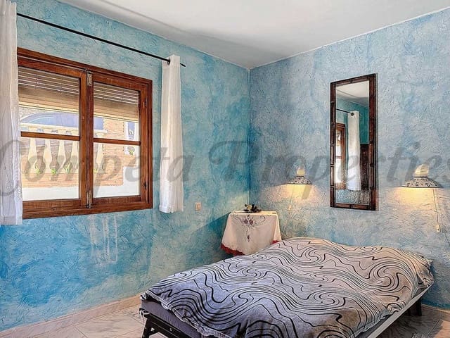 Image No.11-8 Bed Property for sale