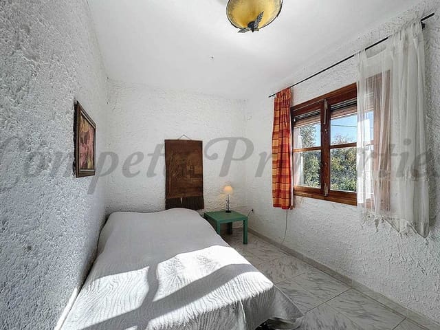 Image No.18-8 Bed Property for sale