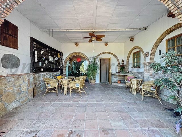 Image No.27-8 Bed Property for sale