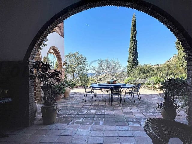 Image No.28-8 Bed Property for sale