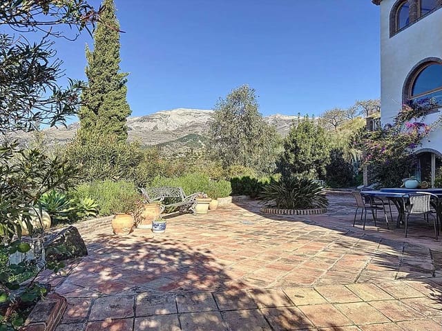 Image No.30-8 Bed Property for sale