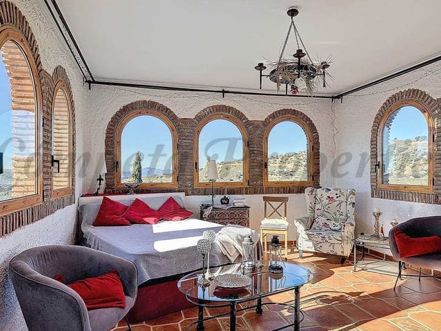 Image No.6-8 Bed Property for sale