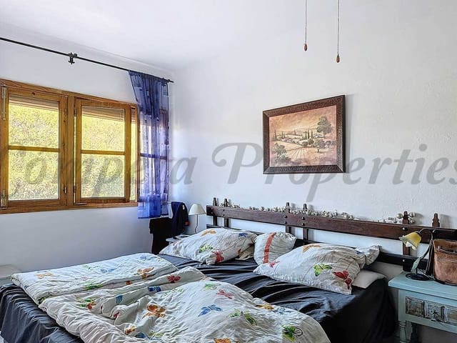 Image No.9-8 Bed Property for sale