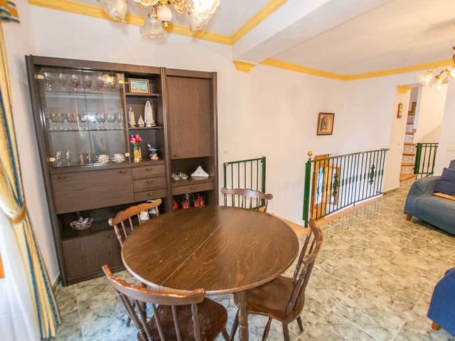 Image No.13-4 Bed Townhouse for sale