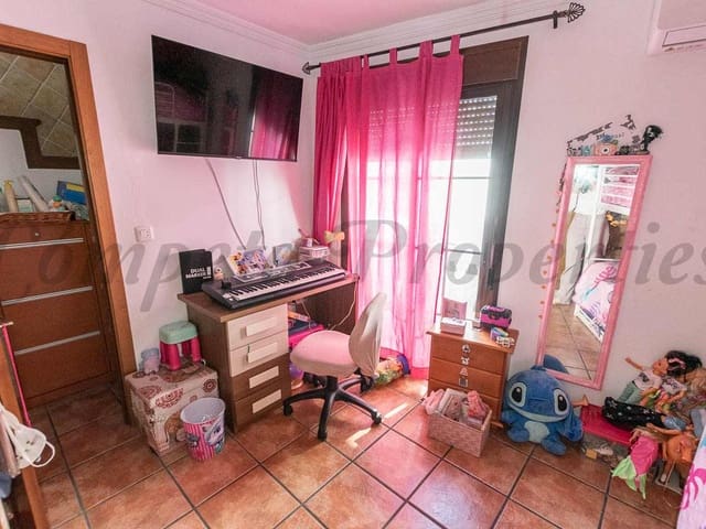 Image No.13-2 Bed Townhouse for sale