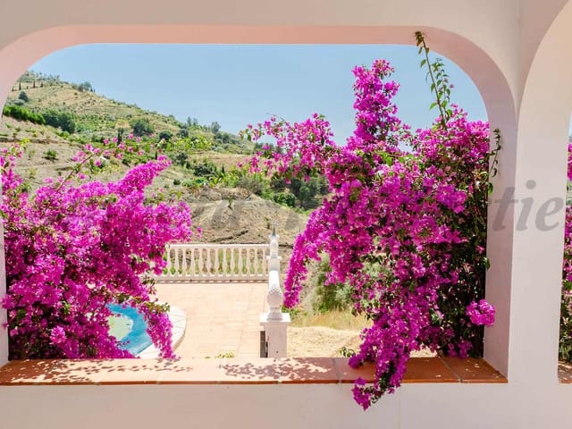 Image No.1-5 Bed Villa for sale