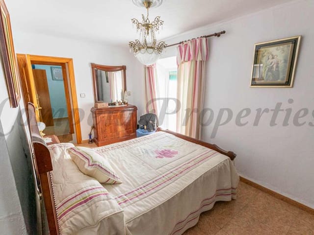 Image No.13-4 Bed Townhouse for sale