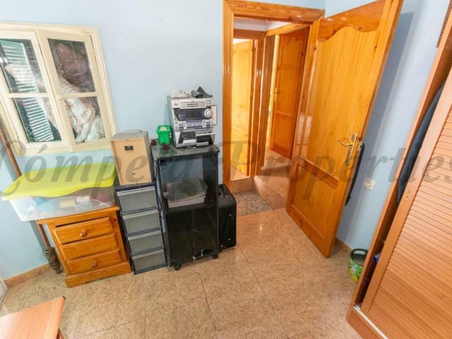 Image No.15-4 Bed Townhouse for sale