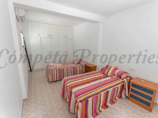 Image No.18-4 Bed Townhouse for sale