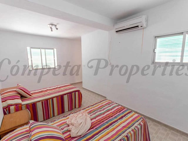 Image No.19-4 Bed Townhouse for sale