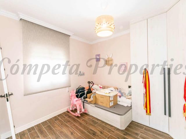 Image No.12-3 Bed Townhouse for sale