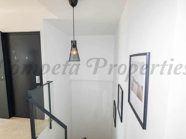 Image No.8-3 Bed Property for sale