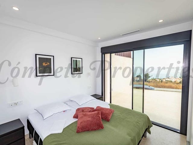 Image No.9-3 Bed Property for sale