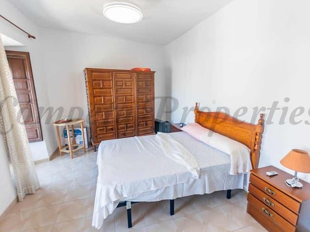 Image No.13-3 Bed Townhouse for sale