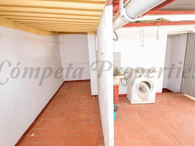 Image No.16-2 Bed Townhouse for sale