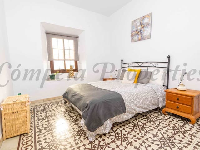 Image No.8-2 Bed Townhouse for sale