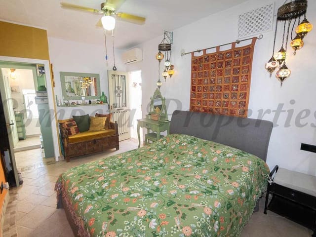 Image No.16-2 Bed Townhouse for sale