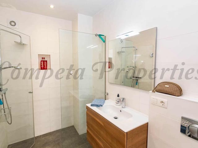 Image No.17-2 Bed Townhouse for sale