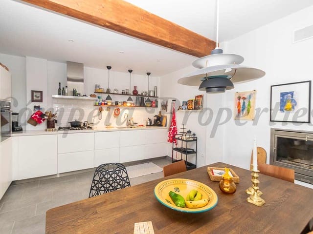 Image No.9-2 Bed Townhouse for sale