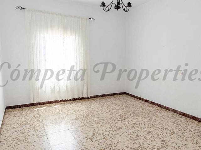 Image No.12-4 Bed Townhouse for sale