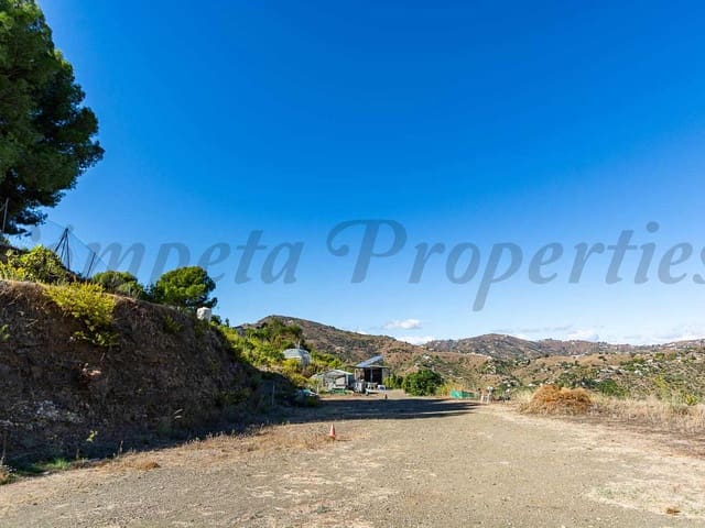 Image No.3-1 Bed Land for sale