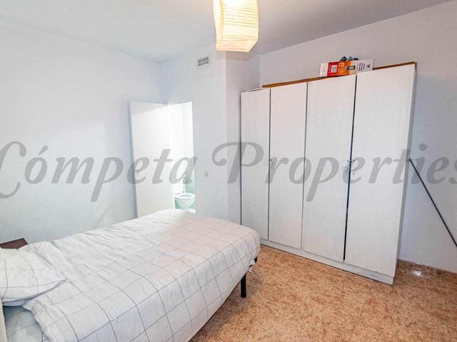 Image No.12-3 Bed Townhouse for sale