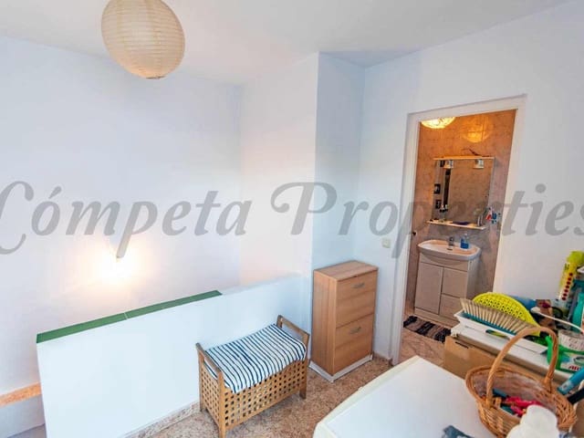 Image No.14-3 Bed Townhouse for sale