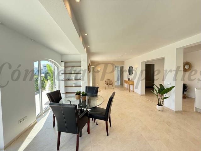 Image No.3-4 Bed Villa for sale