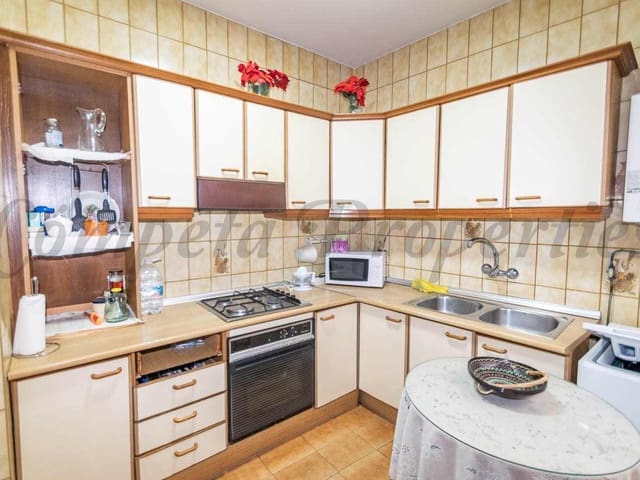 Image No.11-8 Bed Townhouse for sale