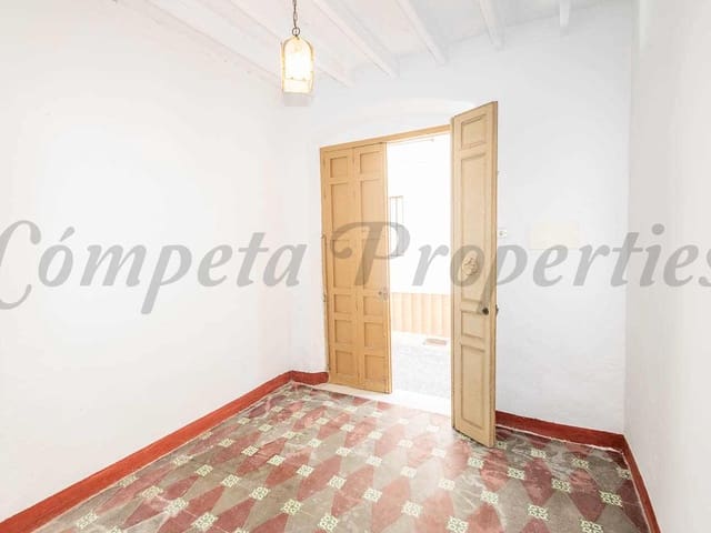 Image No.12-8 Bed Townhouse for sale