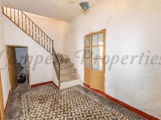 Image No.13-8 Bed Townhouse for sale