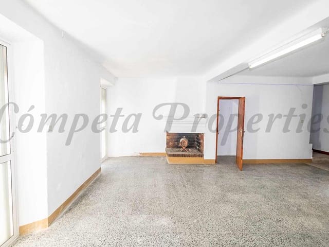 Image No.17-8 Bed Townhouse for sale