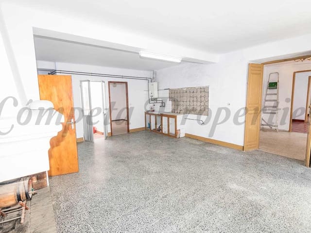 Image No.18-8 Bed Townhouse for sale