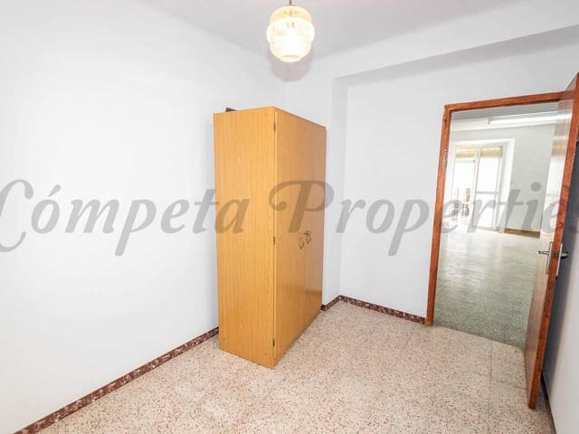 Image No.20-8 Bed Townhouse for sale