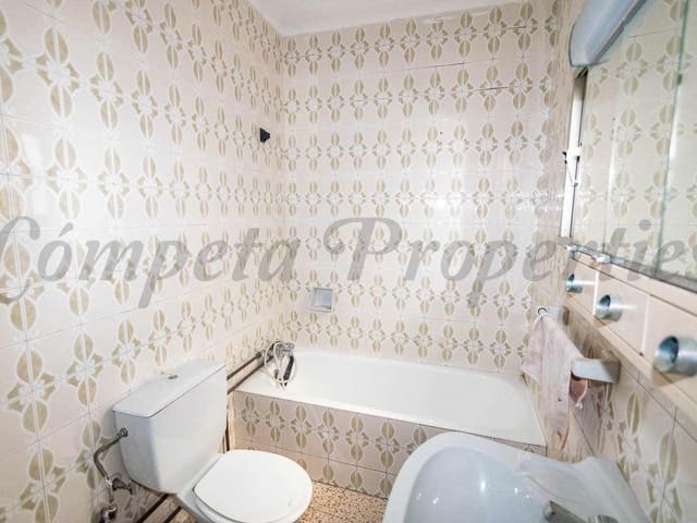 Image No.21-8 Bed Townhouse for sale