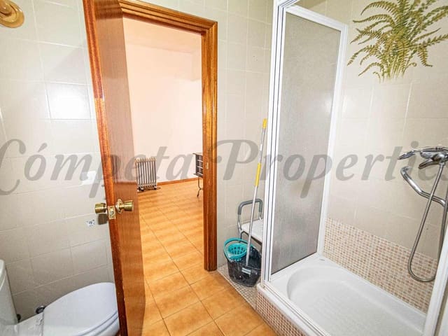 Image No.9-8 Bed Townhouse for sale